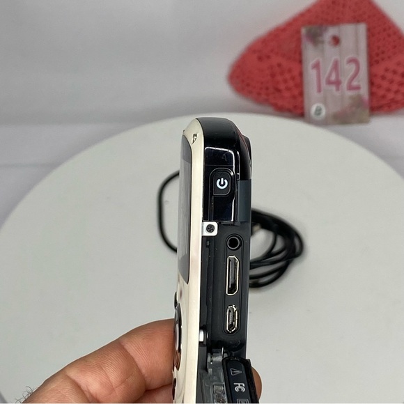 Kodak Playsport Waterproof Camera Used with Cable - Picture 6 of 6